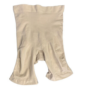 New SKIMS High Waisted Seamless Sculpt Mid Thigh Short Size Medium PROM